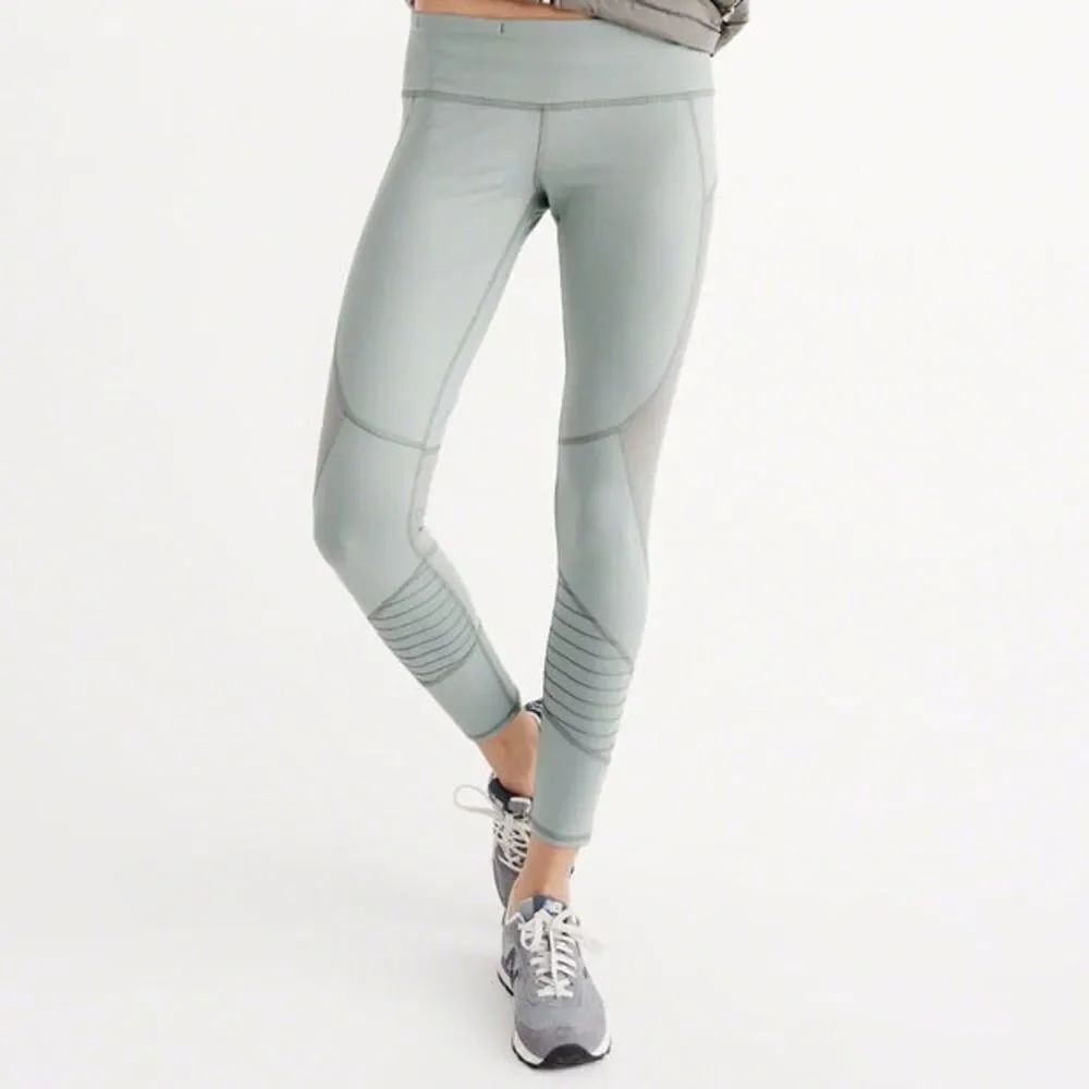 ✨HP✨Abercrombie & Fitch Legging with Mesh Panel✨
